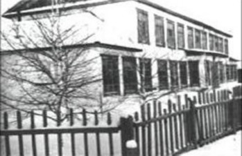 Первое здание школы (1930 г.)
